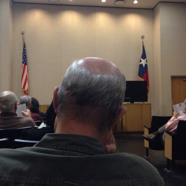 Foto diambil di Dallas Municipal Court oleh Chris D. pada 9/24/2013