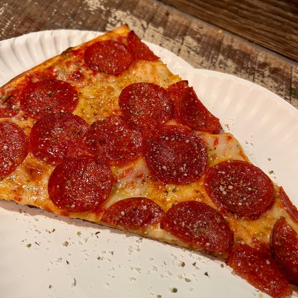 2/26/2023 tarihinde Haley L.ziyaretçi tarafından Five Points Pizza'de çekilen fotoğraf