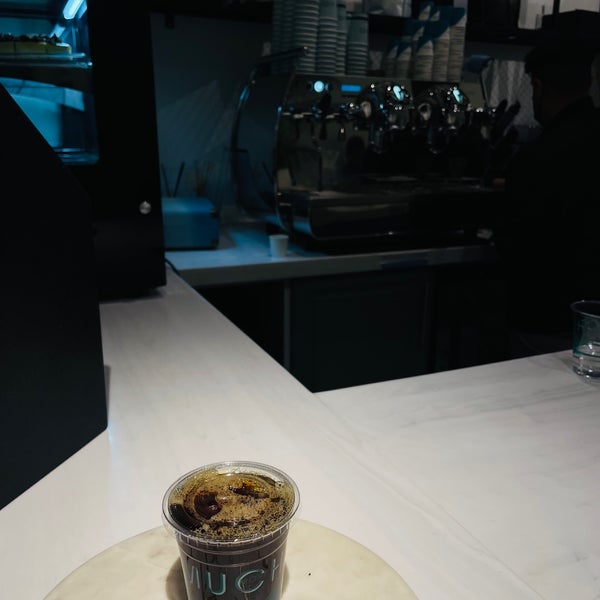 Foto tirada no(a) MUCHMore Coffee por ريـم -off em 4/7/2022