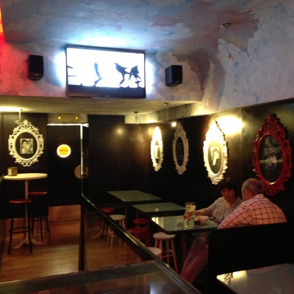 รูปภาพถ่ายที่ Martirio&#39;s Bar โดย Jorge M. เมื่อ 5/11/2013