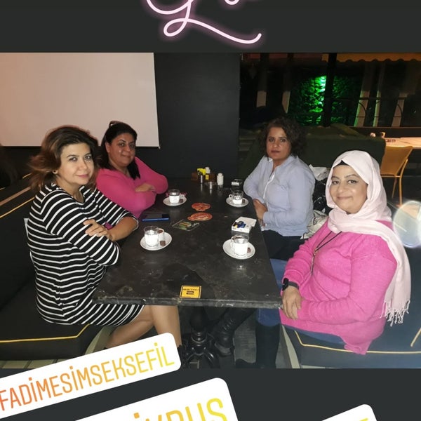 รูปภาพถ่ายที่ Born’s Cafe โดย Şükriye P. เมื่อ 11/8/2018