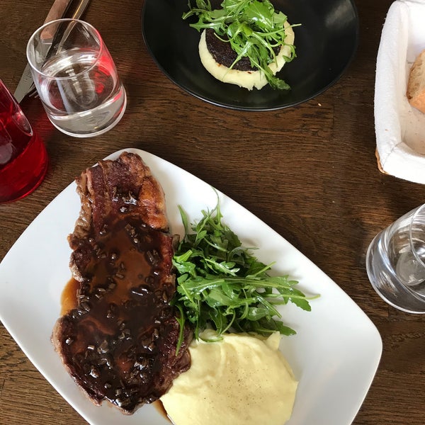 Entrecôte with mashed potatoes is awesome. Boudin noir and cheesecake are great too. Traditional French cuisine with fresh ingredients and homemade dishes.