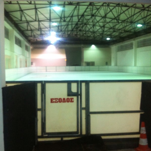 2/11/2014에 Spiros V.님이 Παγοδρόμιο Ice n&#39; Skate에서 찍은 사진
