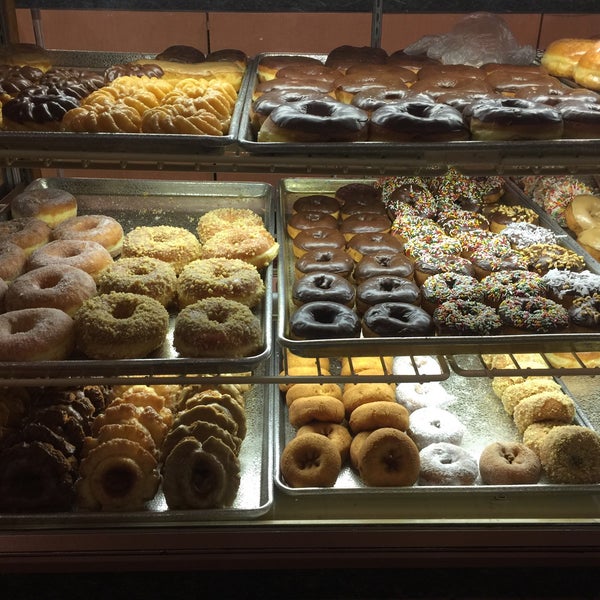 10/25/2015にBilly L.がHappy Donutsで撮った写真