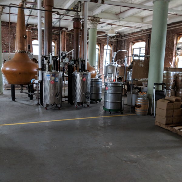 7/4/2018 tarihinde Will V.ziyaretçi tarafından Kings County Distillery'de çekilen fotoğraf