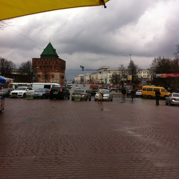4/25/2013 tarihinde Anastasia I.ziyaretçi tarafından Nizhny Novgorod Kremlin'de çekilen fotoğraf