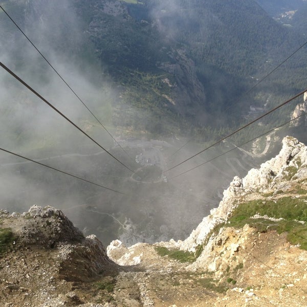 Горная база Рифуджо Лагацуой Rifugio Lagazuoi