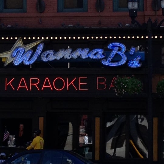 รูปภาพถ่ายที่ WannaB&#39;s Karaoke Nashville โดย Lisa R. เมื่อ 10/9/2012