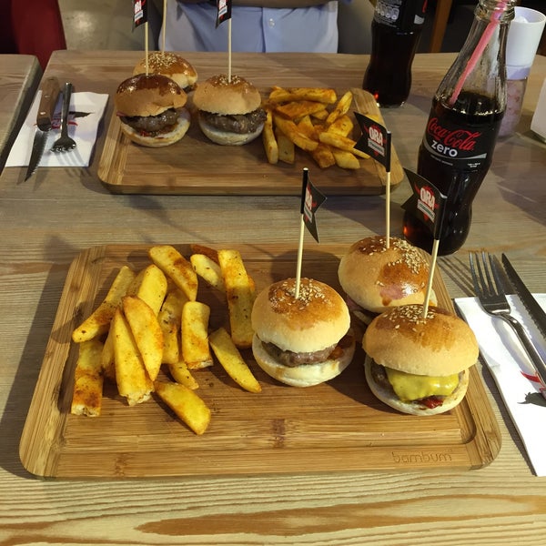 Foto tirada no(a) Ora&#39; Steak &amp; Burgers por Büşra Y. em 10/1/2015