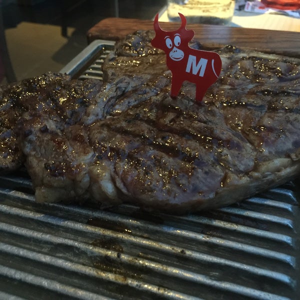 Foto scattata a Hobos Steak House da Marinos il 10/11/2015