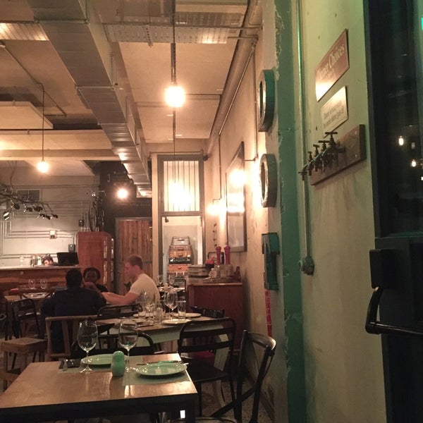 Photo prise au D.O.T Restaurant par Marinos le11/1/2015