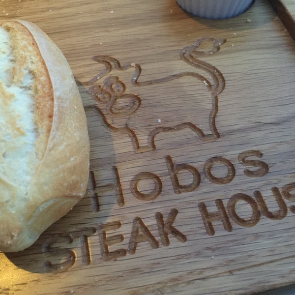 Foto scattata a Hobos Steak House da Marinos il 10/11/2015
