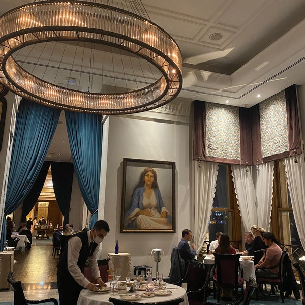 Foto scattata a Tuğra Restaurant &amp; Lounge da •N• il 11/7/2022
