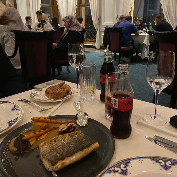 Photo prise au Tuğra Restaurant &amp; Lounge par •N• le11/7/2022