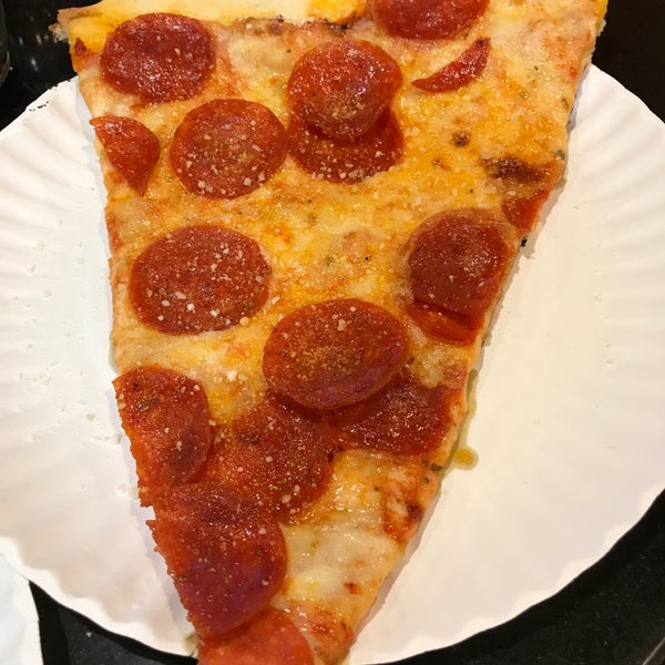 Foto tomada en Pizza Mercato  por Kristi Sommer V. el 8/31/2019