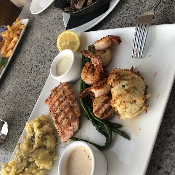 9/20/2019에 John B.님이 Devon Seafood &amp; Steak에서 찍은 사진