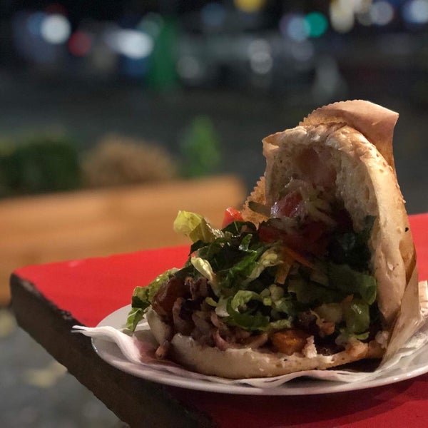 Foto scattata a Rüyam Gemüse Kebab da Ira S. il 10/17/2019