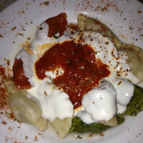 รูปภาพถ่ายที่ Dai Pera Istanbul Cuisine โดย Anita Z. เมื่อ 5/2/2013