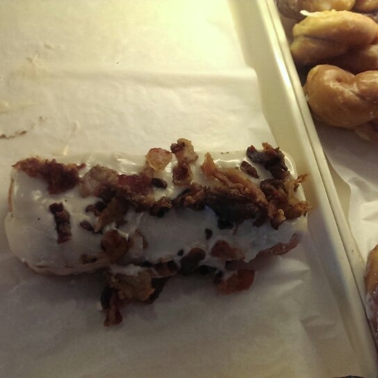 Foto scattata a Pena&#39;s Donut Heaven &amp; Grill da Sandra V. il 3/14/2014