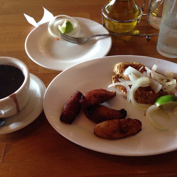 Das Foto wurde bei Don Ramon Cuban Restaurant von Lorena C. am 6/3/2014 aufgenommen