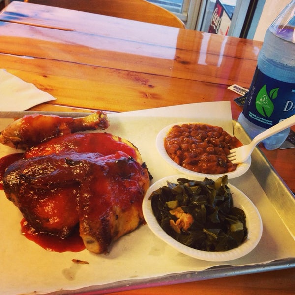 4/9/2014 tarihinde Lorena C.ziyaretçi tarafından Mrs. Smokeys Real Pit BBQ'de çekilen fotoğraf