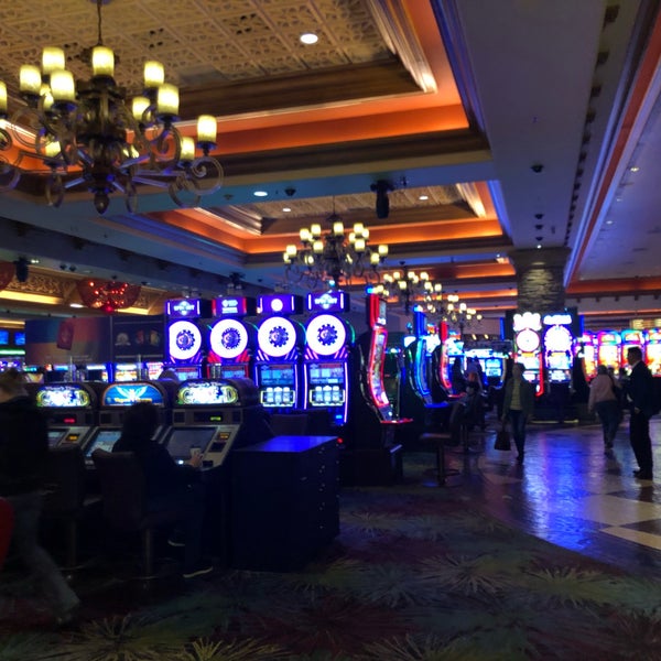 รูปภาพถ่ายที่ Thunder Valley Casino Resort โดย Randy C. เมื่อ 4/11/2019