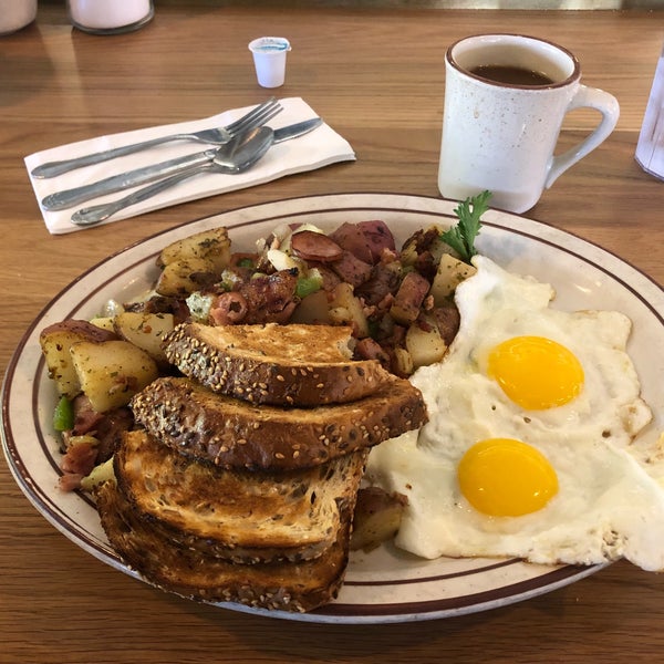 Photo taken at Banning&#39;s Restaurant &amp; Pie House by Jeff S. on 9/23/2018