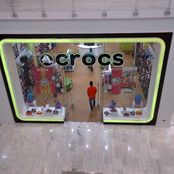 mall crocs