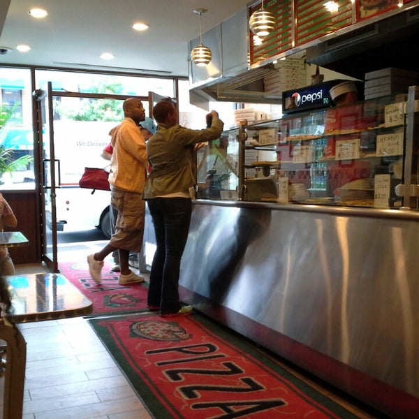 9/14/2013 tarihinde Deborah F.ziyaretçi tarafından Not Ray&#39;s Pizza'de çekilen fotoğraf