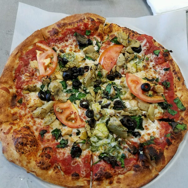 Пицца калифорния острая. Делюкс пицца меню. Калифорнийская пицца. Калифорнийская пицца. Миланская пицца.