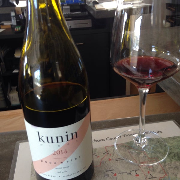 Foto diambil di Kunin Wines Tasting Room oleh Steve S. pada 9/26/2015