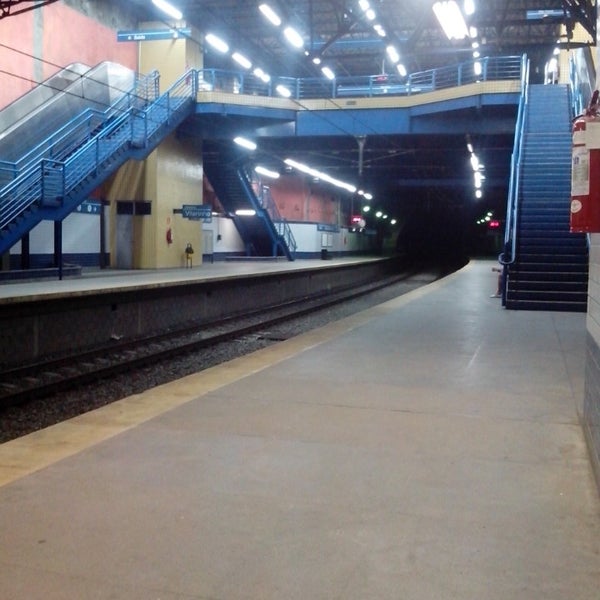 Estação Waldomiro Lobo Station de métro à São Bernardo