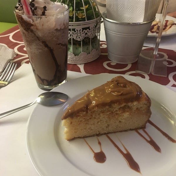 Das Foto wurde bei Kofetárica Café von Claudia Monserrat P. am 5/17/2017 aufgenommen