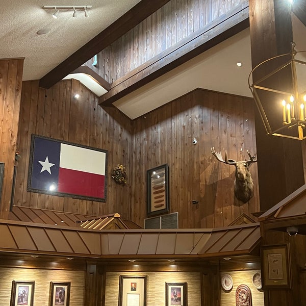Снимок сделан в Taste of Texas пользователем Mohannad 5/10/2023