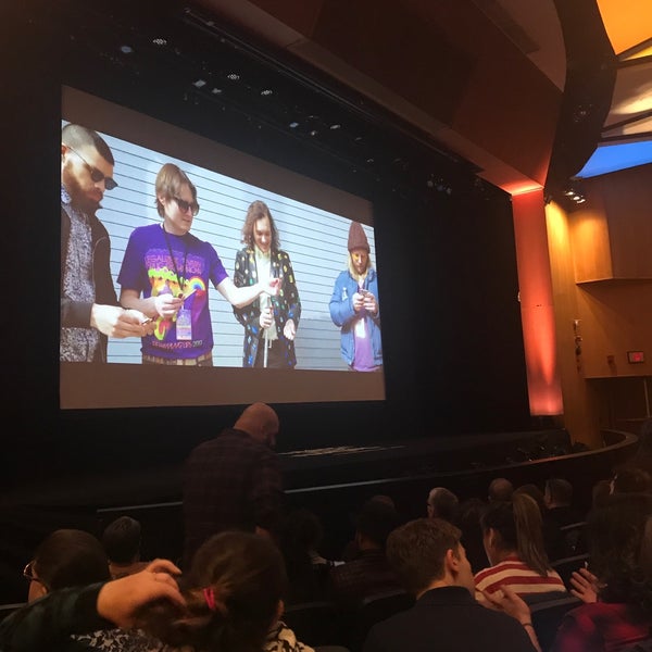 รูปภาพถ่ายที่ Tribeca Performing Arts Center โดย Stephanie C. เมื่อ 4/21/2018