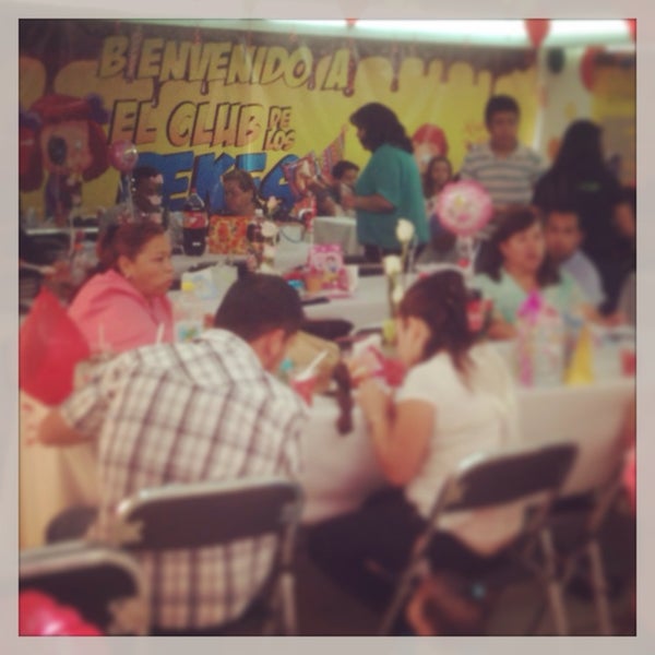 Photo taken at Salón De Fiestas Infantiles El Club de los Pekes by Salón de fiestas infantiles E. on 5/7/2014