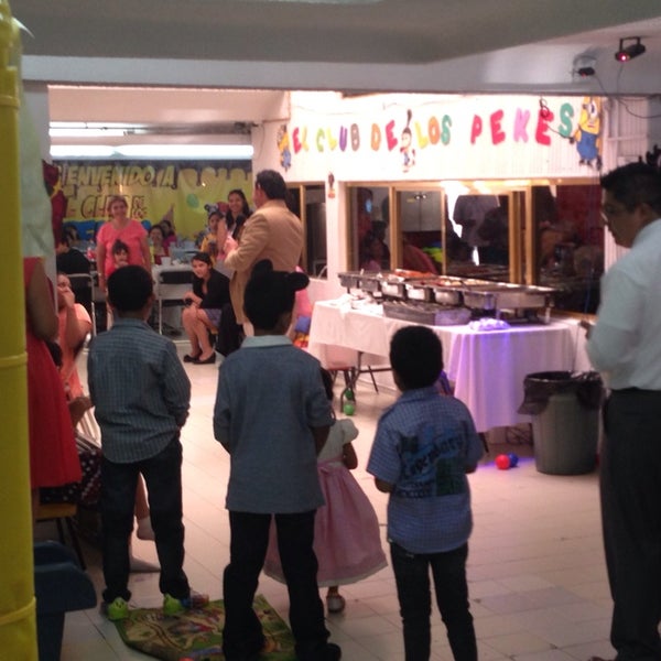 Photo taken at Salón De Fiestas Infantiles El Club de los Pekes by Salón de fiestas infantiles E. on 5/20/2014