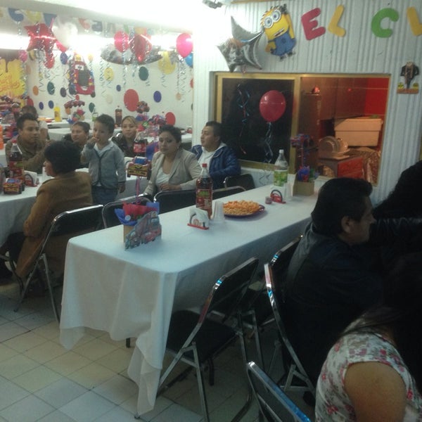Photo taken at Salón De Fiestas Infantiles El Club de los Pekes by Salón de fiestas infantiles E. on 6/8/2014