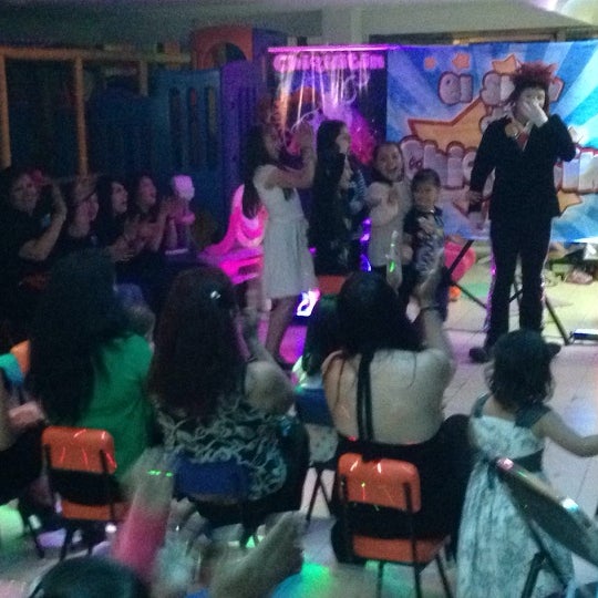 Photo taken at Salón De Fiestas Infantiles El Club de los Pekes by Salón de fiestas infantiles E. on 3/31/2014