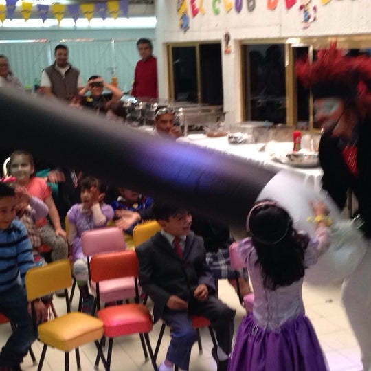 Photo taken at Salón De Fiestas Infantiles El Club de los Pekes by Salón de fiestas infantiles E. on 1/21/2014