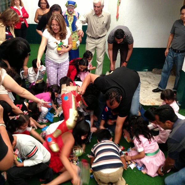 Снимок сделан в El Club de los Pekes пользователем Salón de fiestas infantiles E. 7/22/2013