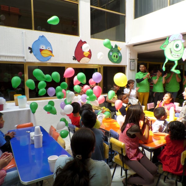 Снимок сделан в El Club de los Pekes пользователем Salón de fiestas infantiles E. 5/23/2013