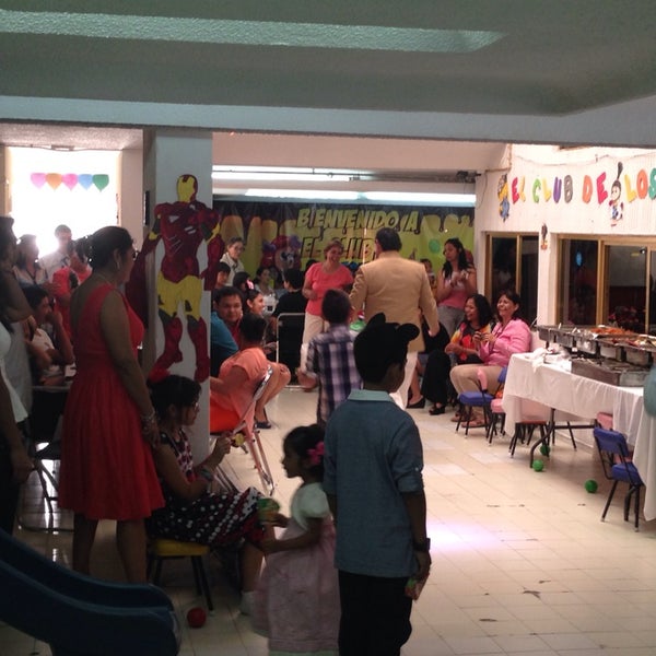 Photo taken at Salón De Fiestas Infantiles El Club de los Pekes by Salón de fiestas infantiles E. on 5/12/2014