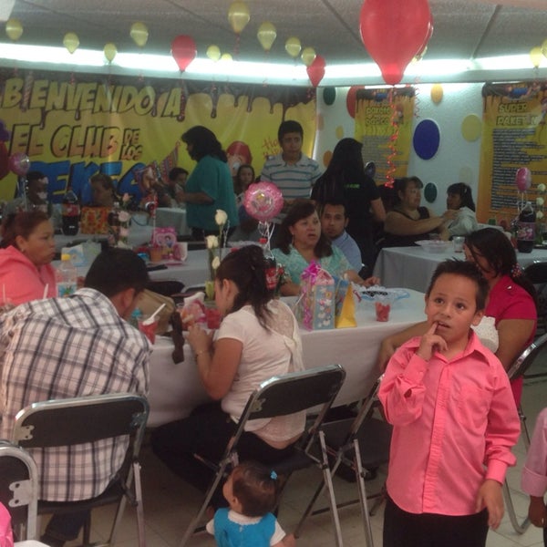 Photo taken at Salón De Fiestas Infantiles El Club de los Pekes by Salón de fiestas infantiles E. on 4/5/2014