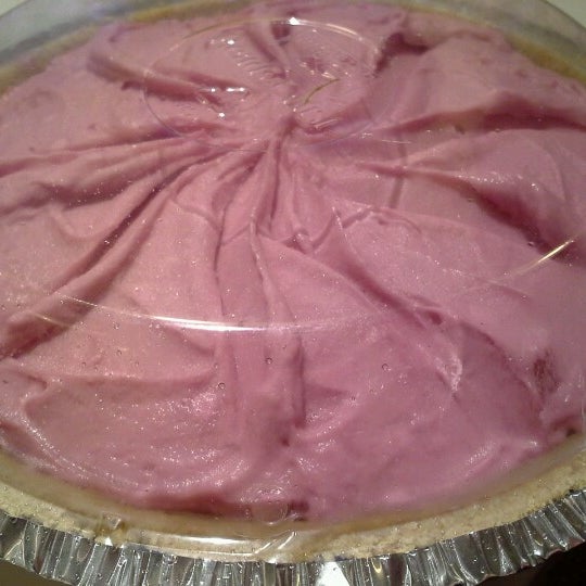 Снимок сделан в Smooch Frozen Yogurt &amp; Mochi пользователем Cheryl F. 11/21/2012