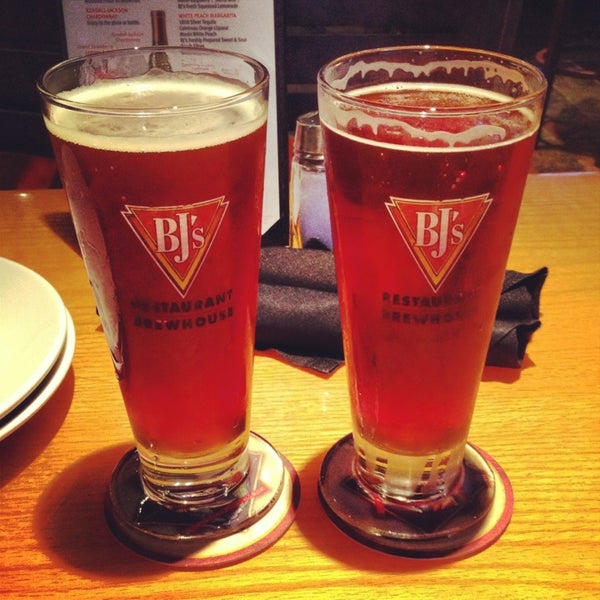 Photo taken at BJ&#39;s Restaurant &amp; Brewhouse by Brad Y. on 5/20/2013