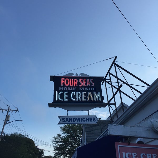 Photo taken at Four Seas Ice Cream by Michael I. on 7/18/2017