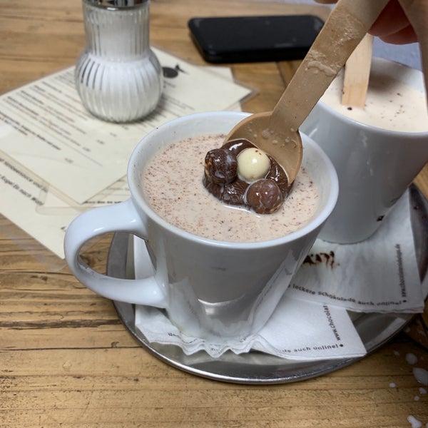 Photo taken at Chocolaterie Beluga by Raed A. on 8/5/2019