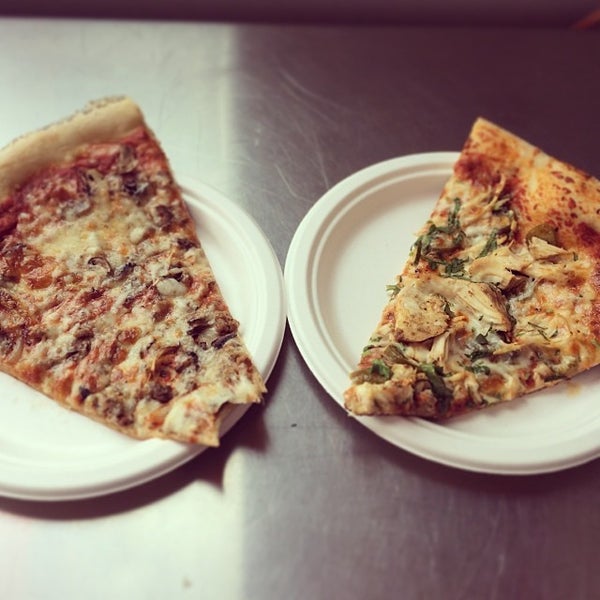 1/7/2014 tarihinde Christine C.ziyaretçi tarafından Grey Block Pizza'de çekilen fotoğraf