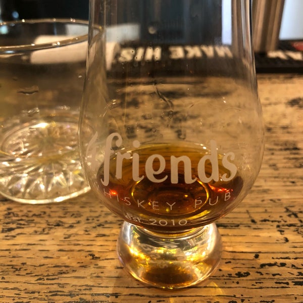 Foto diambil di 4friends Whiskey Pub oleh Olexiy T. pada 9/21/2018
